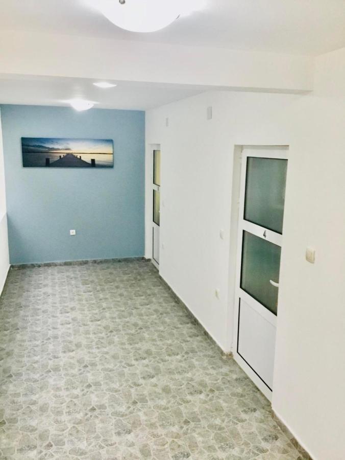 Dk Apartmani Dobra Voda Exterior photo